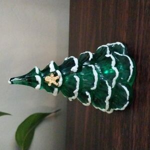 Fenton Green Glass Christmas Tree, Flocked, 4 inch with Gingerbread Man